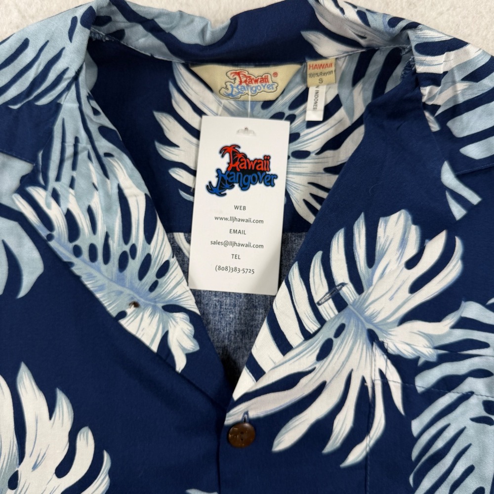 Hawaii Hangover Mens Small Blue Monstera Leaf Rayon Aloha Camp Shirt NWT - Picture 3 of 6